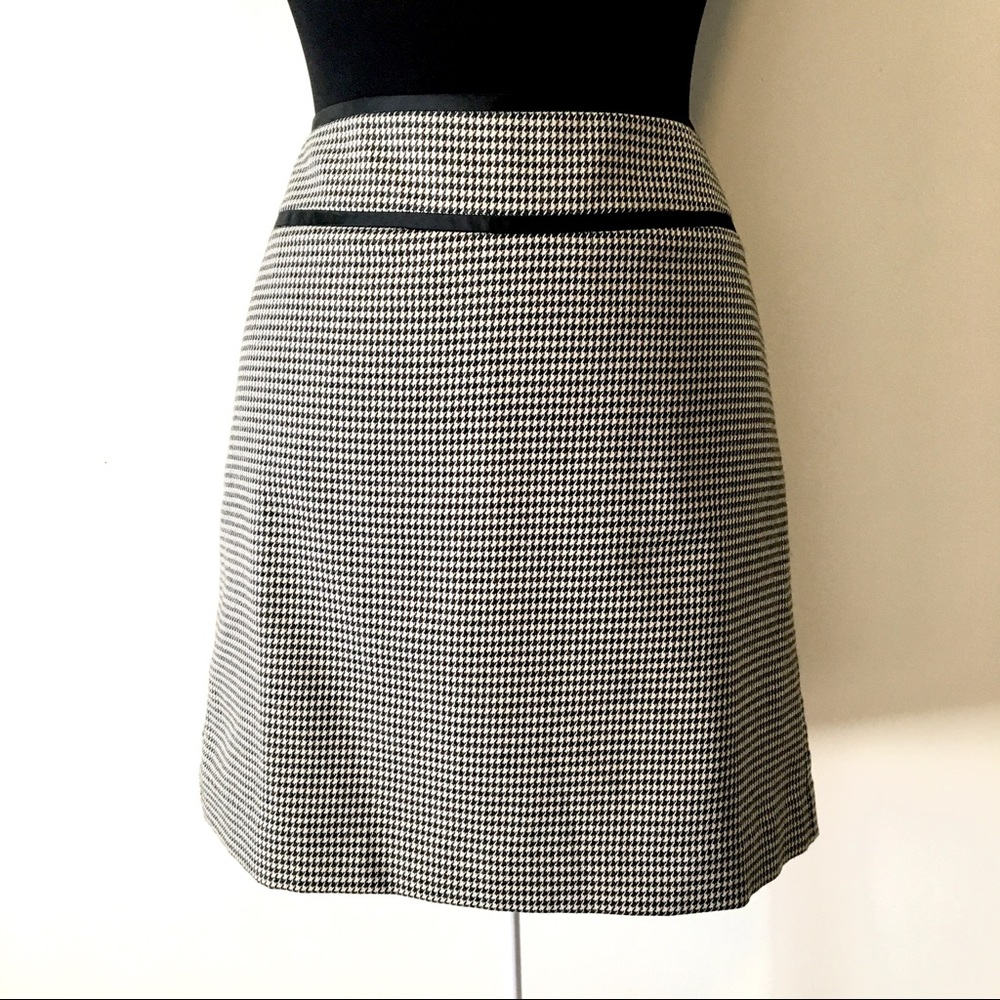 Pencil skirt in houndstooth from LOFT